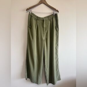 NEW Aerie Olive Green Flowy Pants Size Large Short